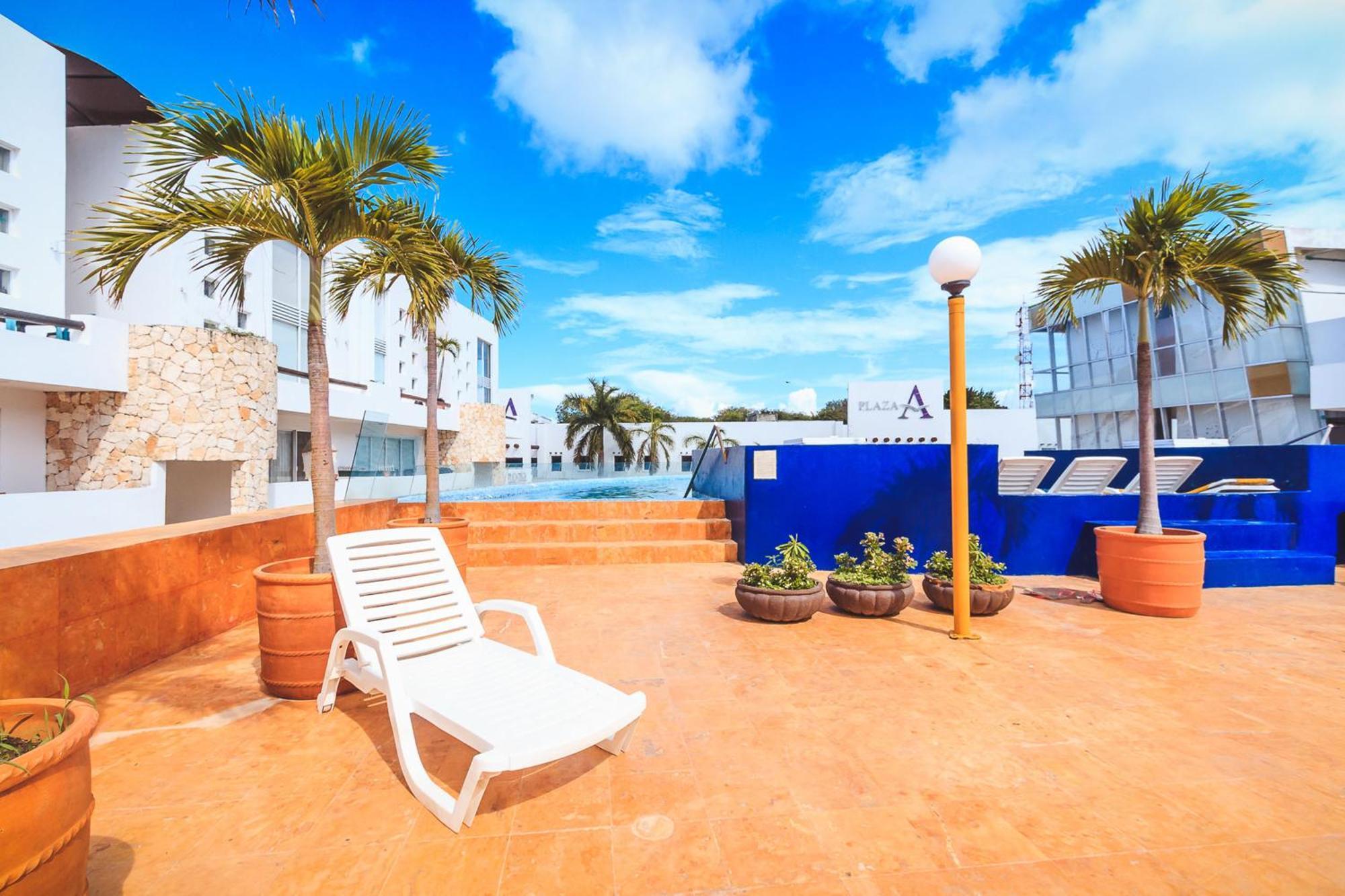 2 Bedroom Penthouse With Private Jacuzzi Next To Fifth Avenue And Beach - Plaza Paraiso A203 Apartamento Playa del Carmen